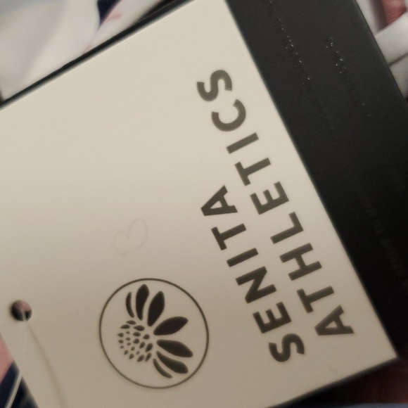 SENITA Strappy Sports Bra - Picture 3 of 6